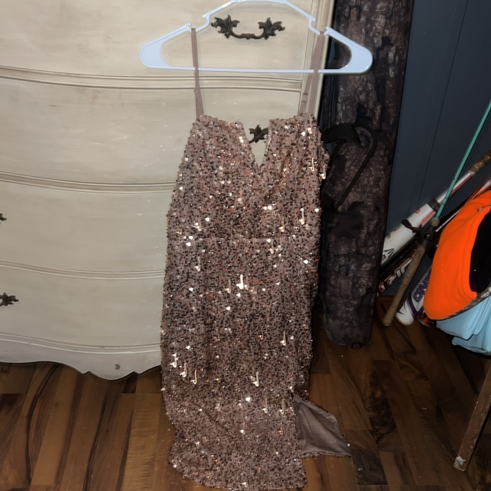 Women’s homecoming dress - Picture 2 of 2